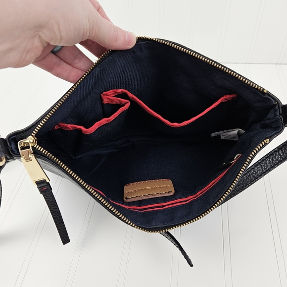 Tommy Hilfiger black crossbody leather bag - Picture 5 of 7